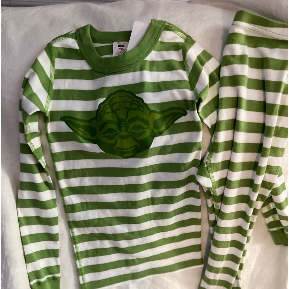 Hanna Anderson Yoda pjs.  Size 8 boy/girl organic cotton.